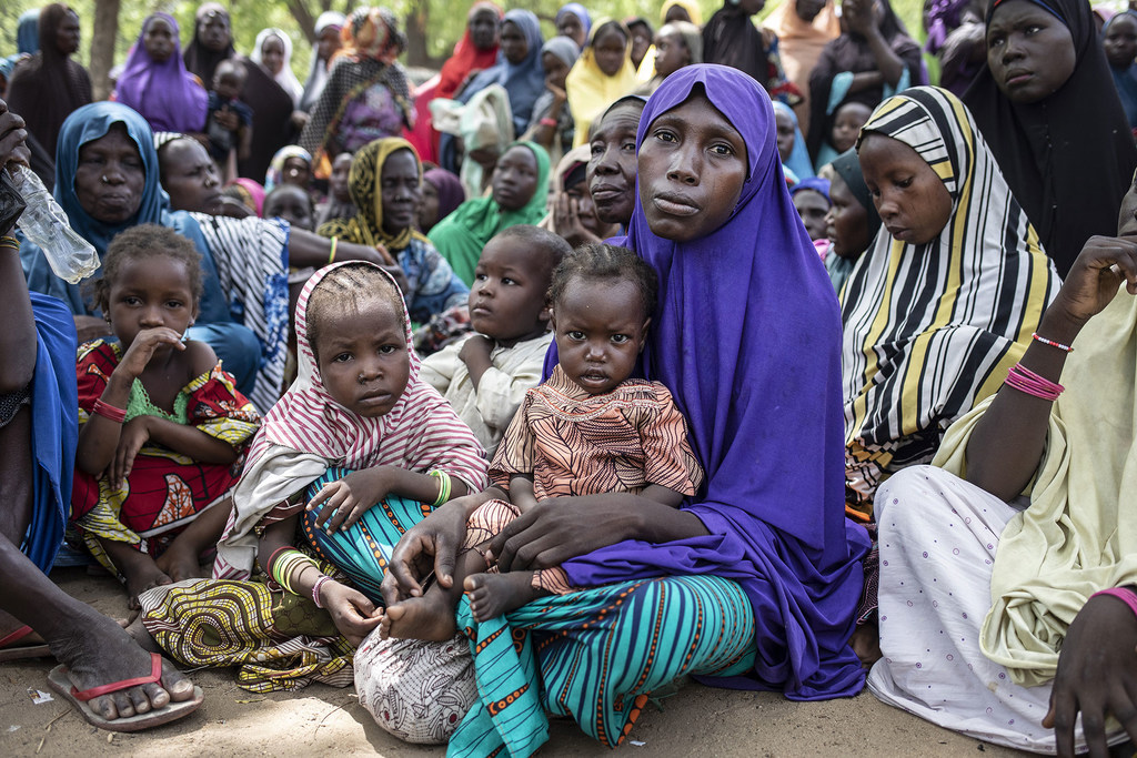 Distribution de vivres dans un camp de déplacés au Nigeria