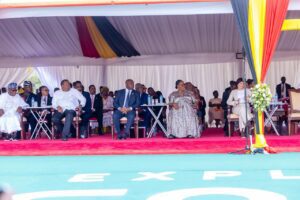 Faure Gnassingbé et Yoweri Museveni en discussion