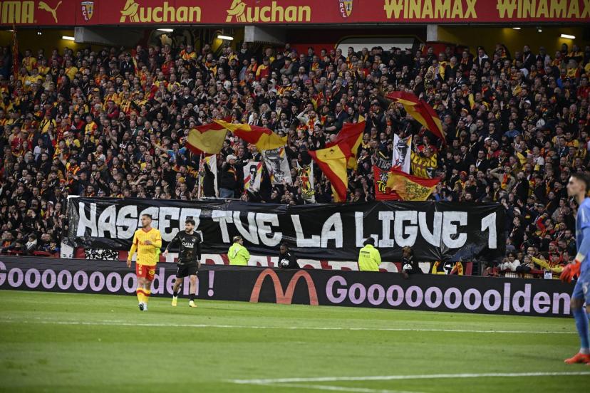 La banderole déployée par les supporters de Lens contre Nasser al-Khelaïfi