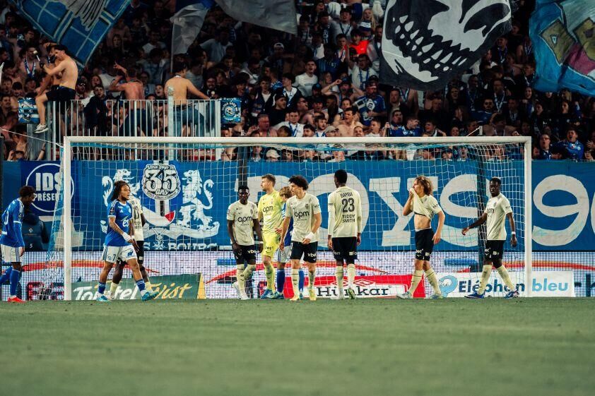 Les joueurs de l'AS Monaco posant pour une photo d'équipe.