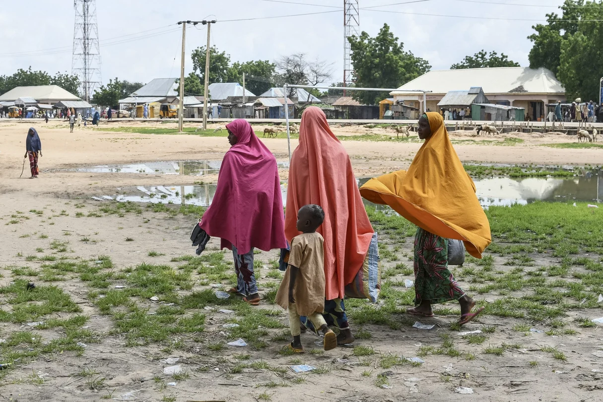 Des villageois et des familles endeuillées après une attaque attribuée à boko haram dans l'État de yobe
