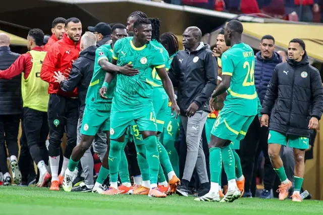 Réaction de l'équipe du Sénégal contre l'arbitre en finale can 2025
