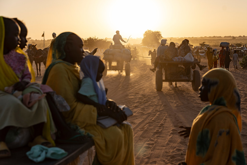 Des réfugiés soudanais arrivent à Adré, au Tchad, après avoir fui les violences au Soudan.