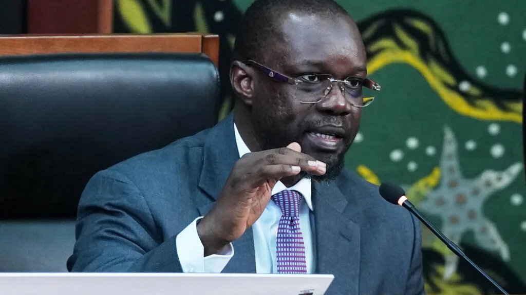 ousmane sonko, nouveau président de l'assemblée nationale sénégalaise, lors de son discours inaugural