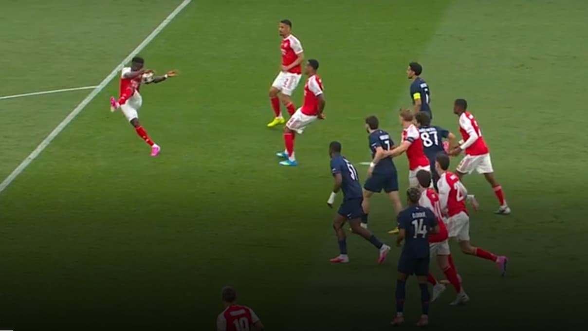 La main de Bukayo Saka lors de PSG-Arsenal en finale de Ligue des champions