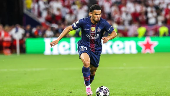 Warren Zaïre-Emery, milieu de terrain du PSG, lors d'un entraînement