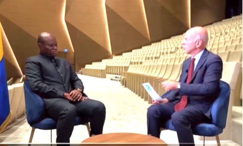 Le président gabonais Brice Clotaire Oligui Nguema lors d'un entretien à la Cité de la Démocratie de Libreville