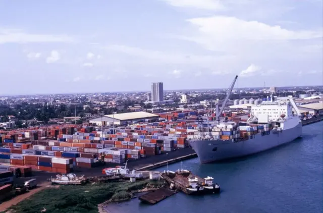 Le port de Cotonou, principal accès maritime du Niger, a subi de plein fouet les conséquences de la crise.