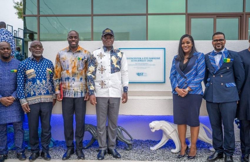 Dirigeants gabonais et responsables d'entreprise lors de l'inauguration du data center