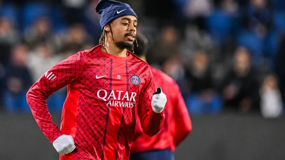 Bradley Barcola en action avec le maillot du PSG