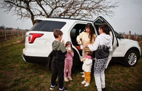 Voyager en voiture avec enfants : le guide des trajets longs sans crise de nerfs