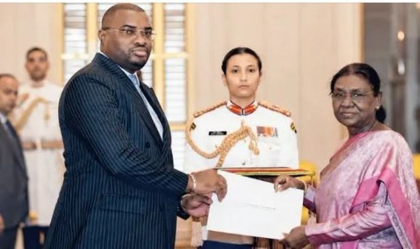Aurélien-Marcel Mintsa Nguema remet ses lettres de créance à la présidente indienne Droupadi Murmu