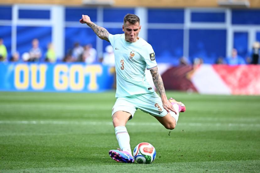 Lucas Digne, latéral gauche français, prêt à rejoindre le PSG