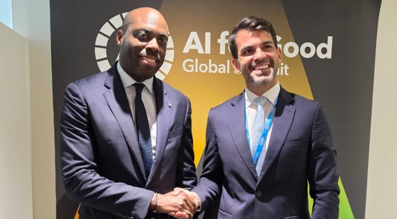 le ministre gabonais de l'Économie numérique et le directeur régional de TikTok lors d'une rencontre