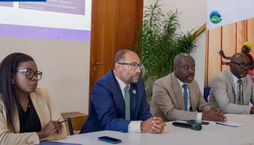 Vue aérienne de la Baie des Rois à Libreville avec des infrastructures modernes