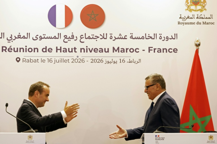 Sébastien Lecornu et Aziz Akhannouch lors d'une conférence de presse