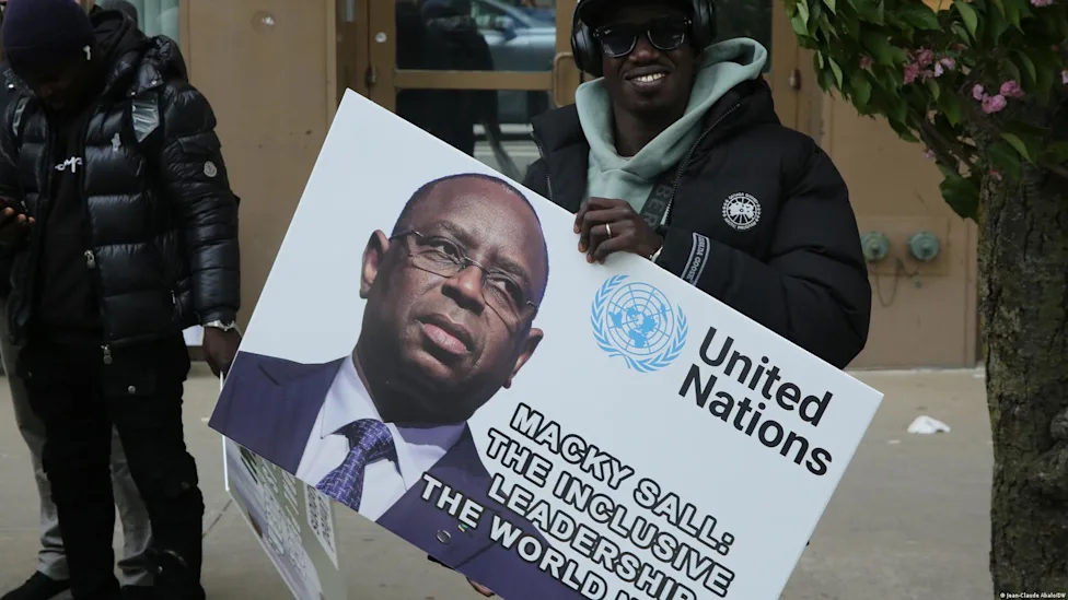 Bassirou Diomaye Faye et Macky Sall lors d'une rencontre officielle