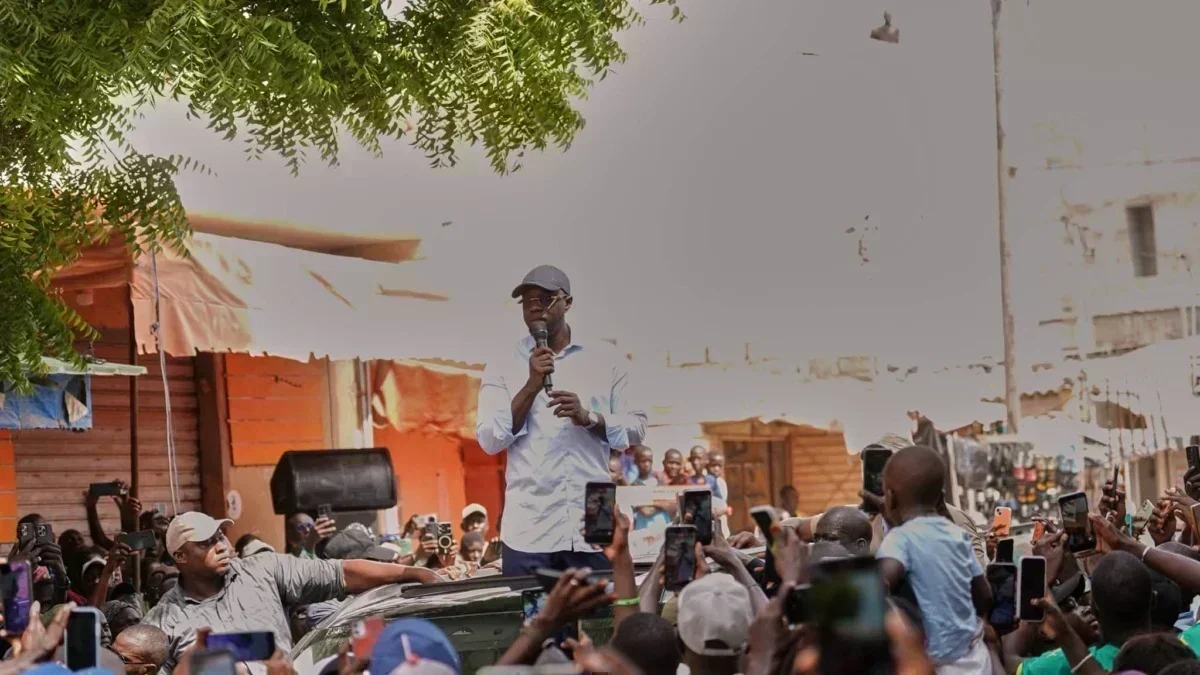 Ousmane Sonko lors de sa visite à Bargny pour soutenir la campagne de vente des cartes de membre de Pastef