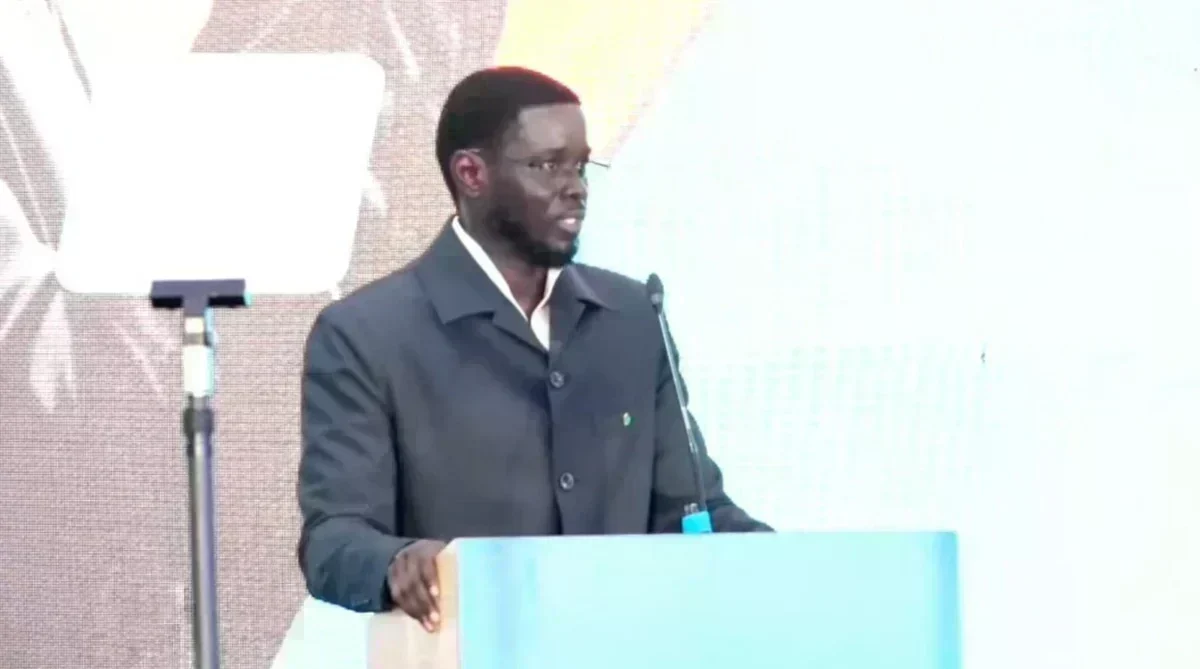 Le président Bassirou Diomaye Faye lors d'un discours politique Le président Bassirou Diomaye Faye lors d'un discours politique