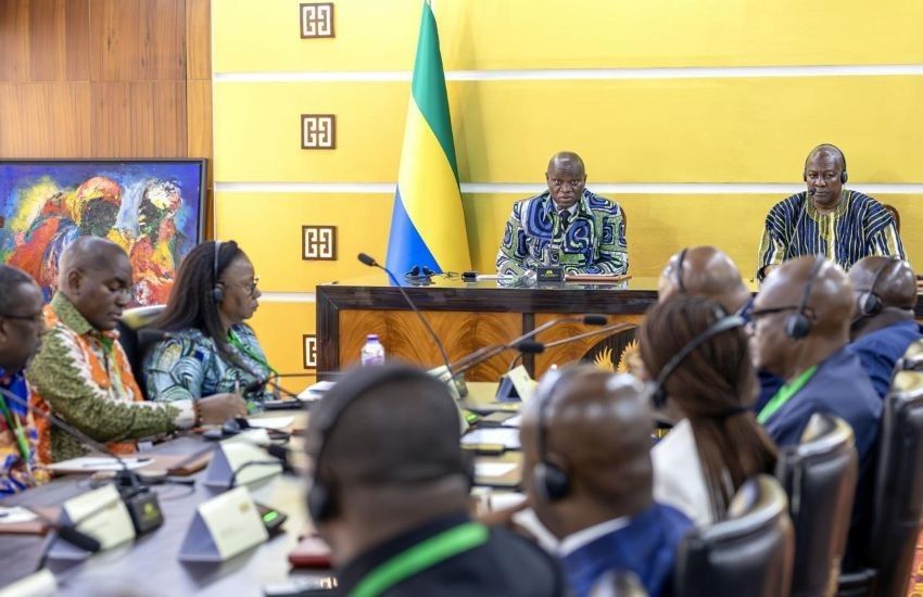 Signature d'accords entre le président gabonais Brice Clotaire Oligui Nguema et son homologue ghanéen John Dramani Mahama