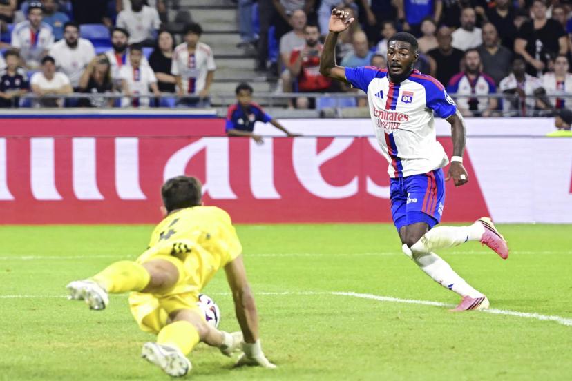 Ainsley Maitland-Niles marque un but décisif face au Sparta Prague