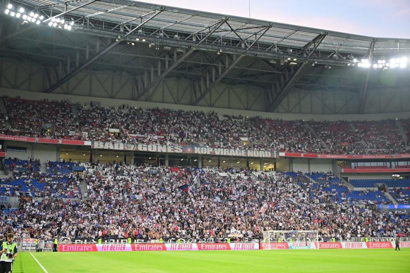 Une ambiance électrique attendue pour la réception de Fenerbahçe au Groupama Stadium.