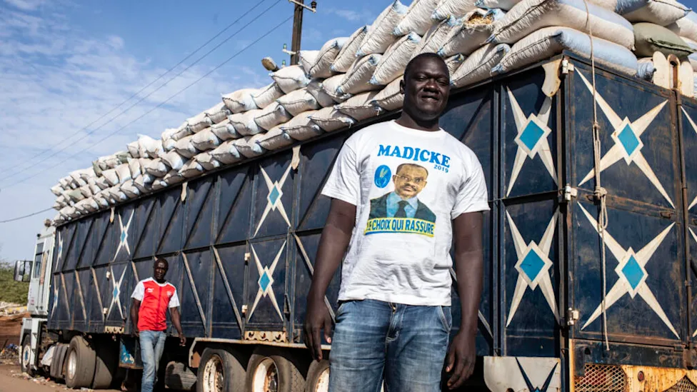 file de camions à la frontière sénégalo-malienne